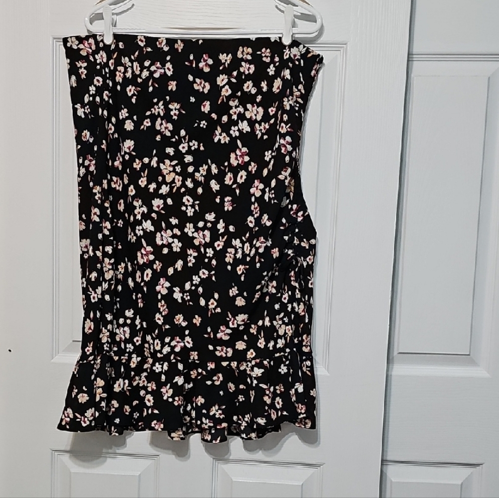 Penningtons Black Floral Skirt